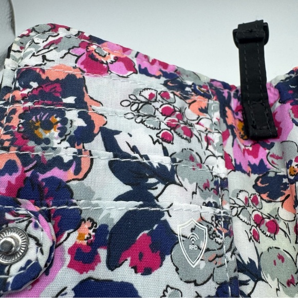 Vera Bradley RFID Small Wallet Floral Interior Black Quilted Snap Closure - Picture 6 of 9